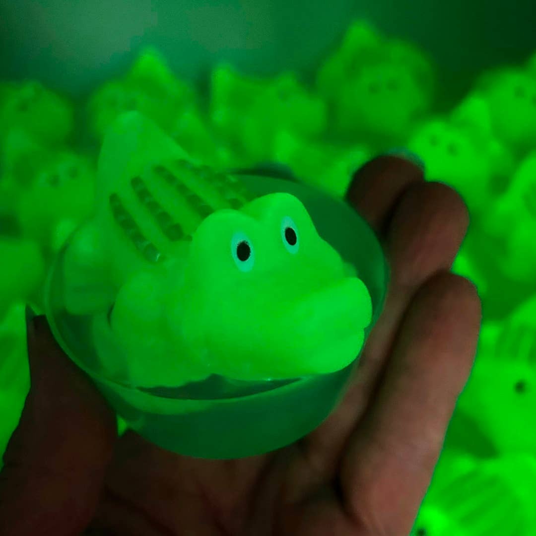 alligator-glow-toy-soap single glowing